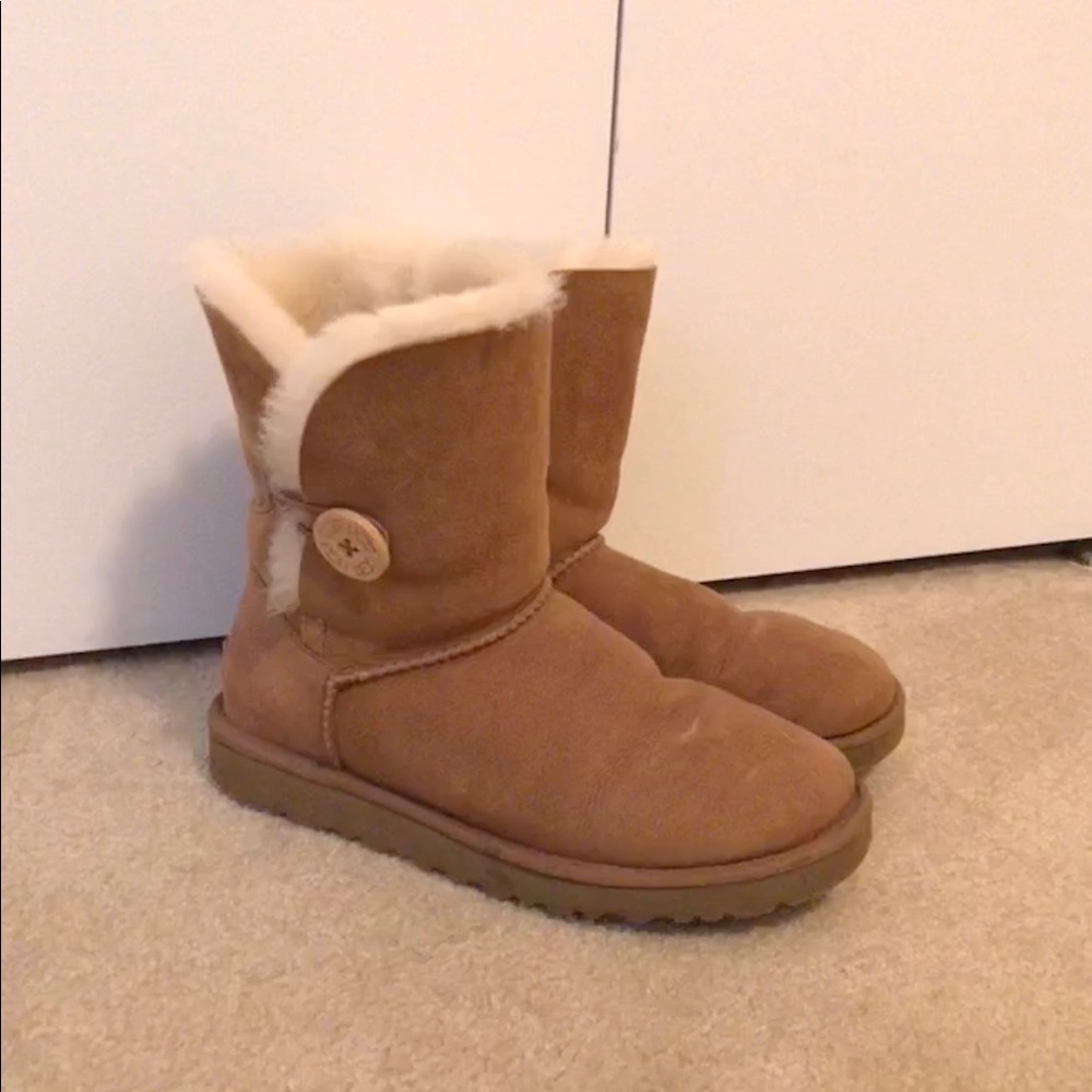 Chestnut Bailey Button Uggs